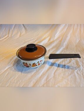 2/30$ Vintage Enamel Saucepan with Brown Lid and Floral Design